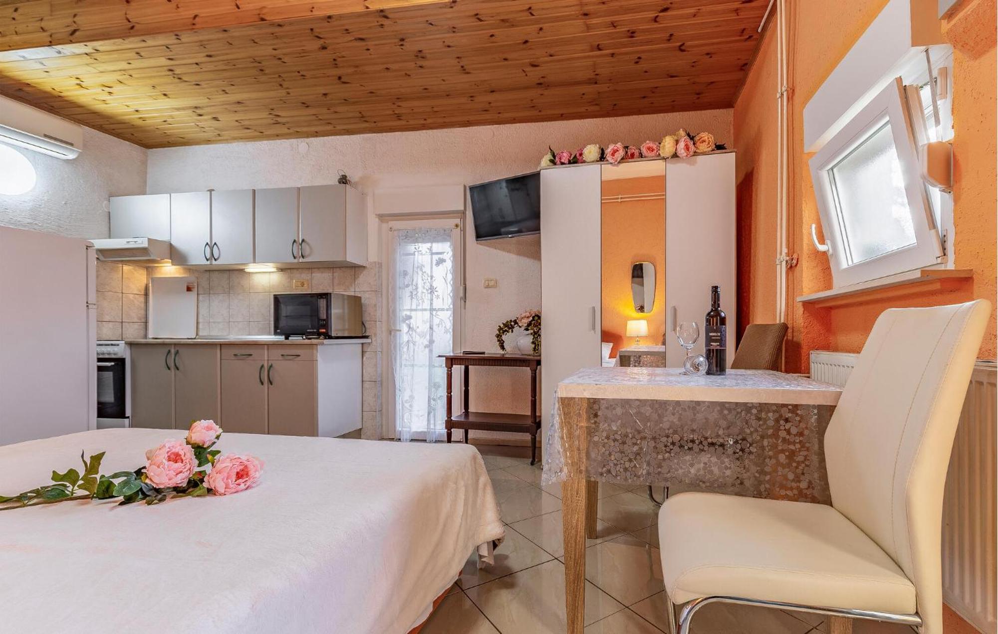 Pet Friendly Apartment In Medulin With Wifi Экстерьер фото